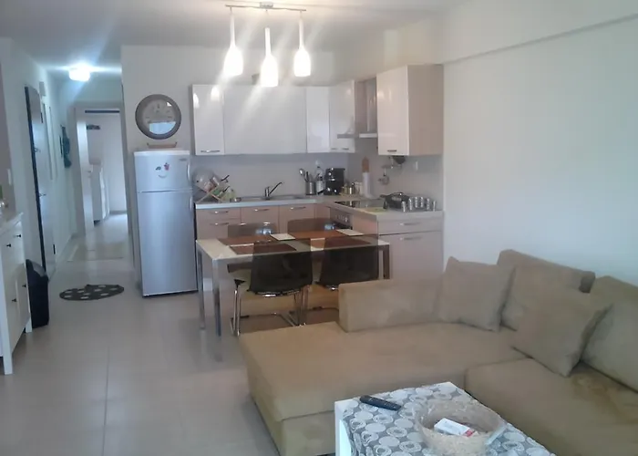 Lägenhet Luxury By The Néa Péramos